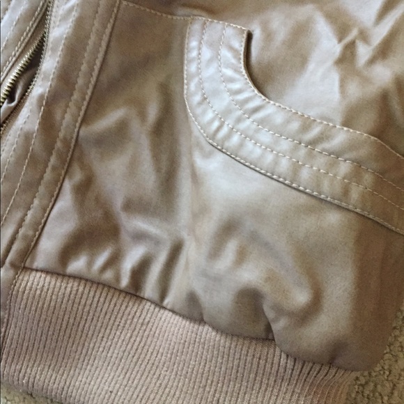 Vest - Picture 2 of 5